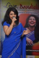 at the launch of Sucheta Bhattacharjee_s Love Bandish Bliss album in Crossword, Mumbai on 25th May 2012 (14).JPG